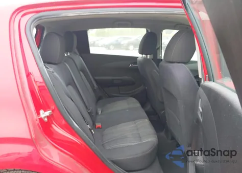 2015 Chevrolet Sonic Lt Auto z USA, uszkodzony, nr VIN 1G1JC6SH8F4140342